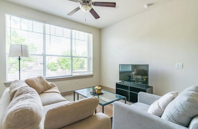 Landing | Chic 1BD, Gym, Pool