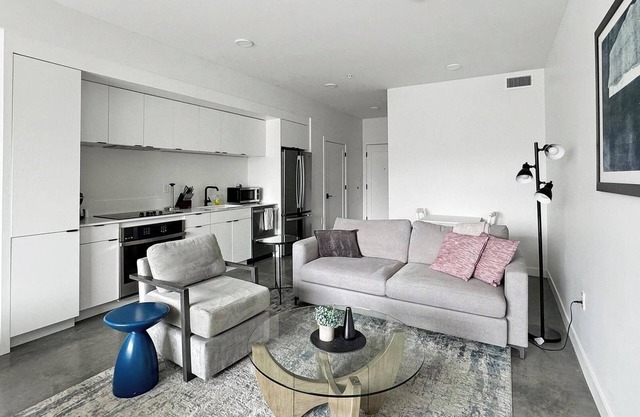 Landing | Chic Studio, Rooftop Lounge, Game Room