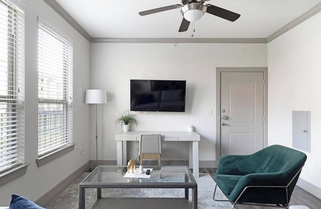 Landing | Incredible 1BD, Pool, Gym