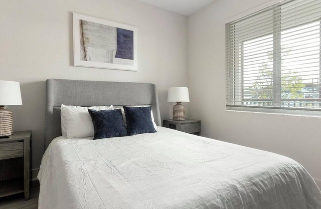 Landing | Stylish 1BD, Gym, Pool