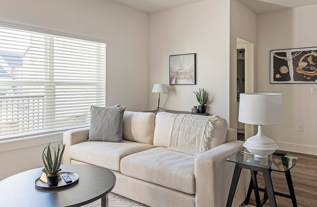 Landing | Stylish 2BD, Gym, Pool