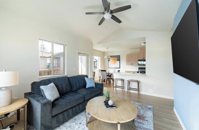 Landing | Stylish 2BD, Gym, Clubhouse