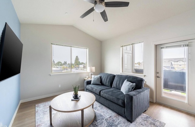 Landing | Stylish 2BD, Gym, Pool