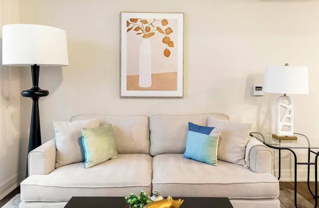 Landing | Stylish 3BD, Pool, Gym