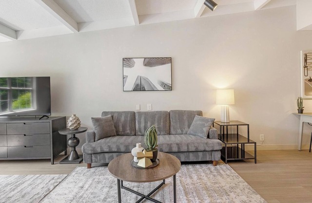 Landing | Stylish Studio, Gym, Pool