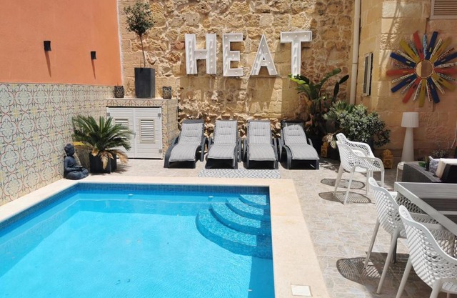 Large Bedroom in Boutique Style Farmhouse B&B with Pool