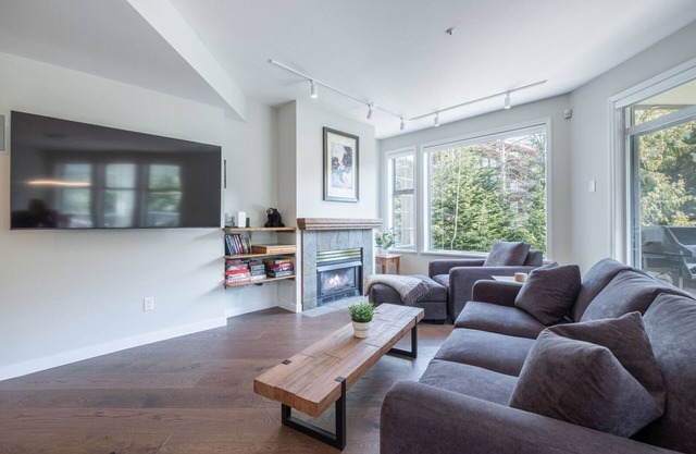 Large deck | Private Hot Tub | BBQ | Pet friendly
