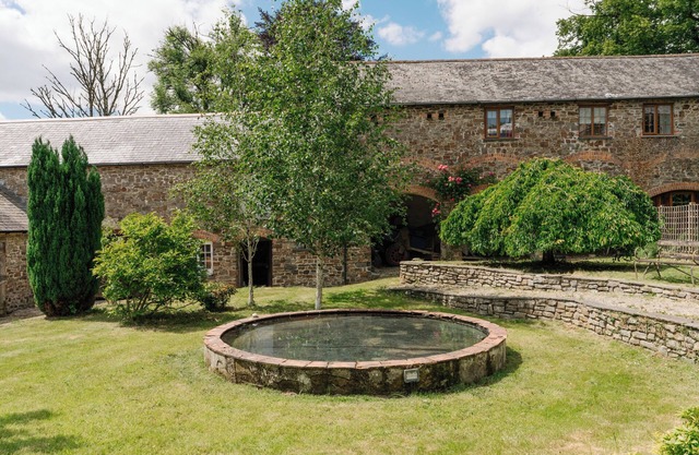 Large Group Holiday Accommodation – 3 Cottages Sleeping 18 in North Devon