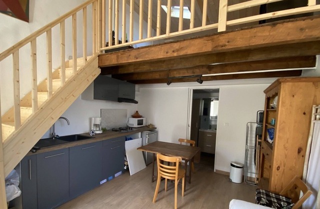 Large new studio in a quiet house with swimming pool