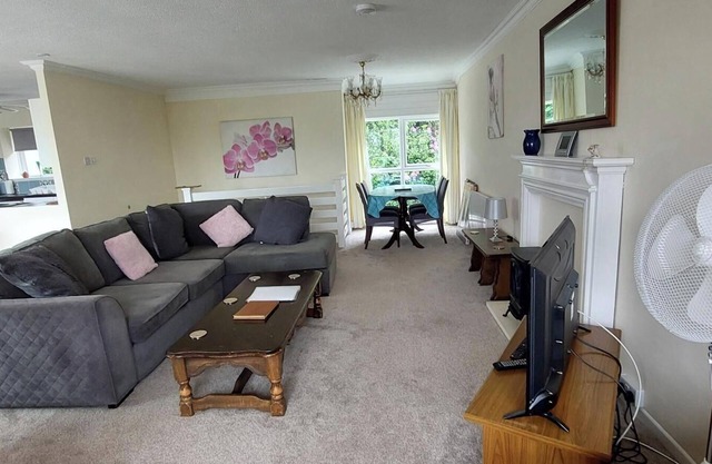 Large spacious Apartment with lovely views.