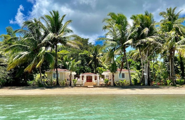 Las Casitas of Villa Paraiso/Beachfront & Pool
