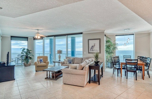 Last min Oct 20 - 23rd open! Beautiful condo!