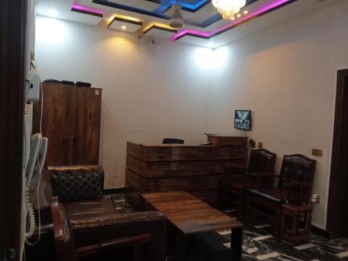 Lavish Residency Guest House Fasial Town