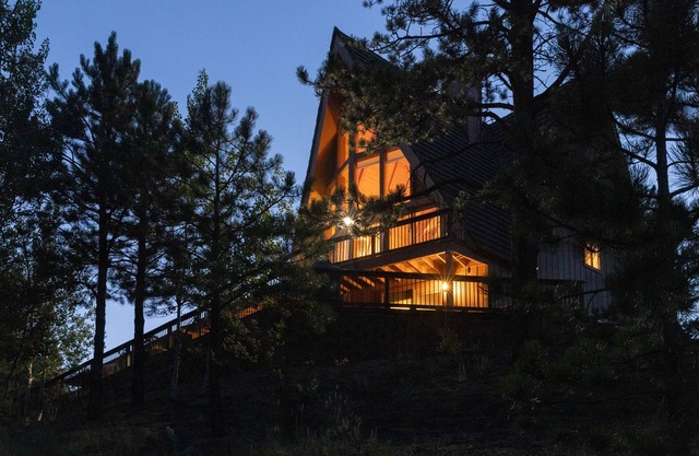 'Lazy Bear Lodge' in Florissant w/Mountain Views!