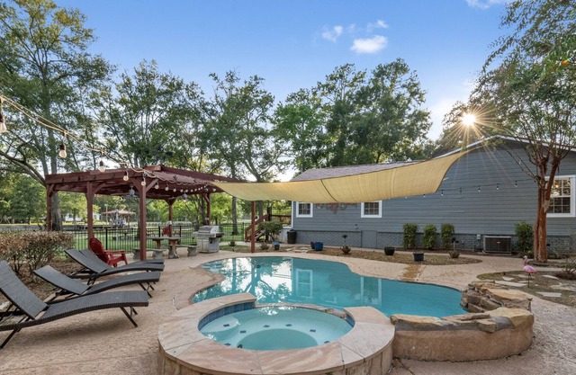 Lazy Days at 10 Lazy Bend. Comfortable family house sleeps 10 w pool/hot tub
