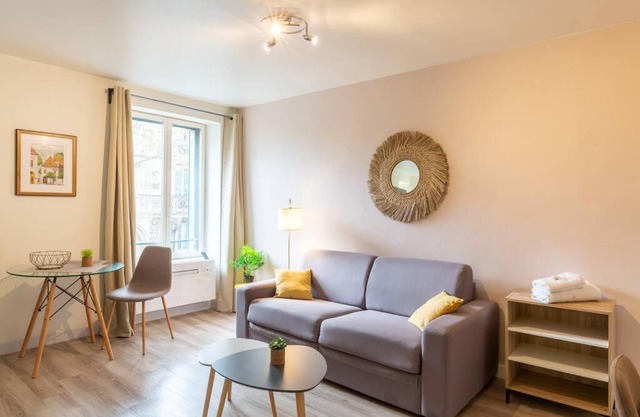Le Magenta, Studio proche de la place Wilson