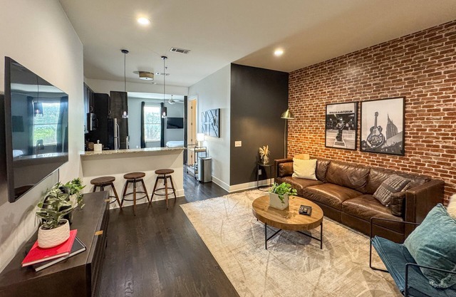 Legends Loft | Modern Stay Near Vandy on West End, Minutes to Broadway