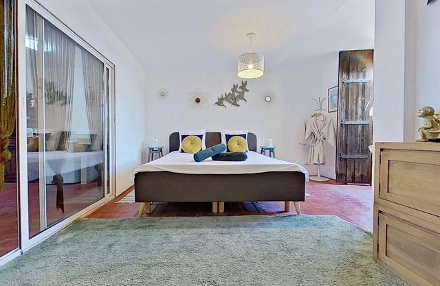 Les 2 Drôles d'Oiseaux Bed & Breakfast between Carcassonne and Narbonne