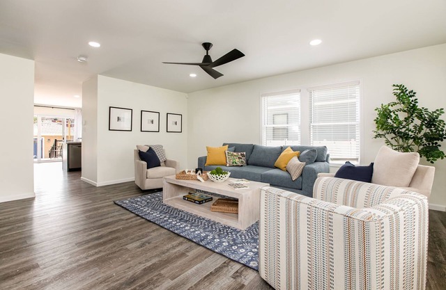 Less than 1 mile to Notre Dame Stadium, Sleeps 10+ w/huge tailgate-ready yard!