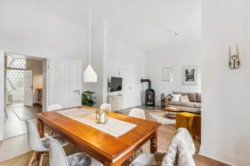 LEVEL22 ! großzügiger Altbau, tolles Design mit Kamin - zentral in Bahnhofsnähe