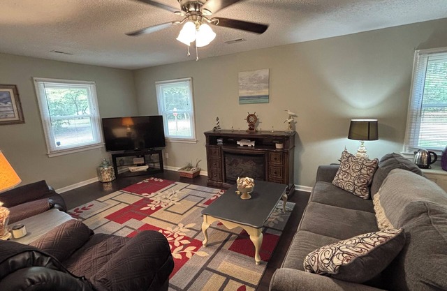 Liberty Oaks Landing ~ Charming Riverside Cottage