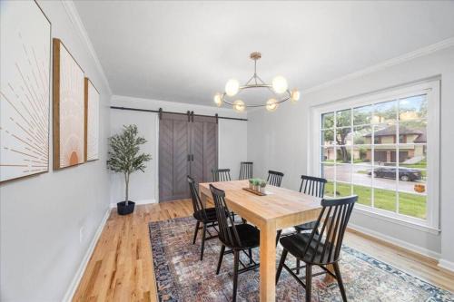 Light Bright OP Remodeled Home 4BD 2BTH