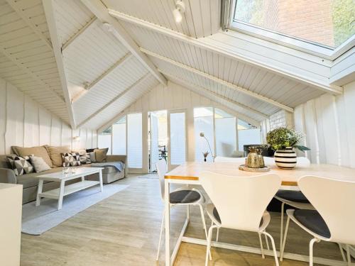 Lille Hus - Familienfreundliches Strandhaus mit Ofen