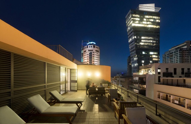 Lily & Bloom Hotel