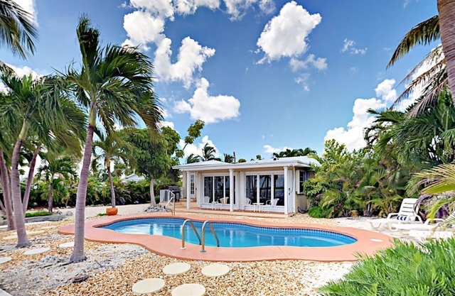 Little Torch Key Nest - Ocean view with pool