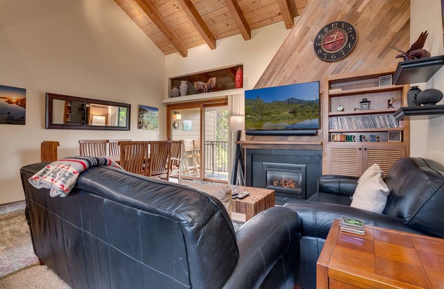 Livin' Lodge: 3 BR, 2 BA Townhouse in Carnelian Bay, Sleeps 8
