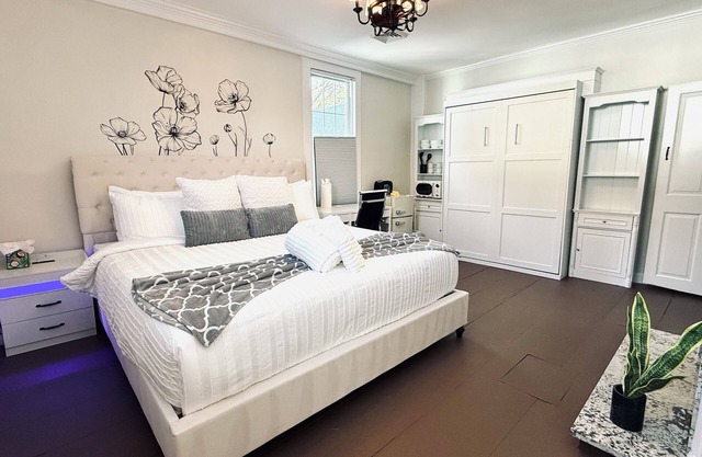 Liz Room in downtown Exeter next to PEA