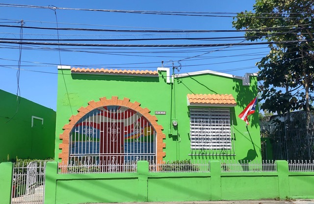 Local Experience! 5 Minutes to Beach; Solar + Cistern & 4 AC Units