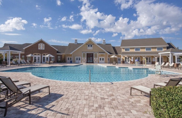 Local Host! 3 BR, Governor's Green -Centrally Located, Indoor/Outdoor Pools