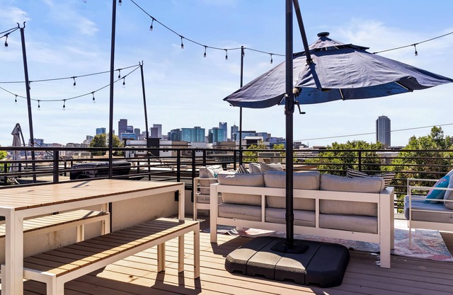 Location! 2 Bedroom Townhouse w/Rooftop Deck in LoHi
