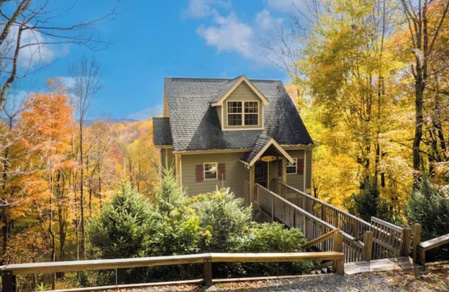Location! Charming mountain retreat at 4000' elevation with stunning views.