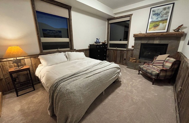 Lodge On Lariat- Cozy mountain retreat close to summer and winter activities!