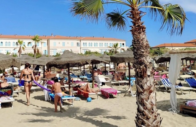 LODGE4 | Beach front with pool in historic building | Romantic + family friendly