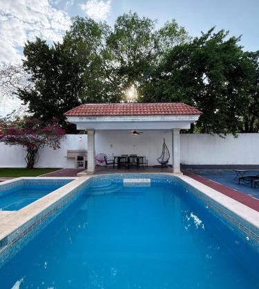 Loft Alojamiento para 2 Piscina y Billar