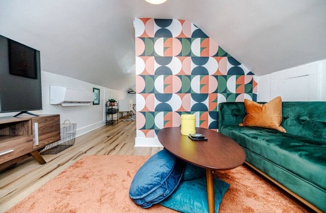 Loft Cottage on Ridge ? Short & Extended Stays?