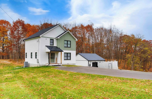 Long Point Retreat: Near Wineries + Hot Tub + Pet Friendly!