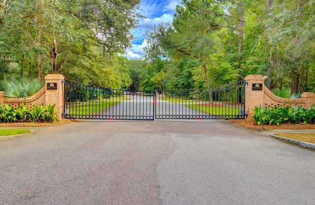 Long Term stay in 4-bedroom house in charming Charleston SC.nIdeal for families.