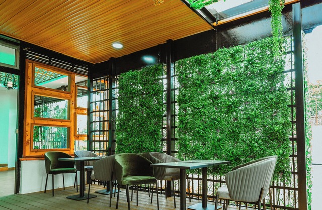 LONGVIEW LUXURY RESORT