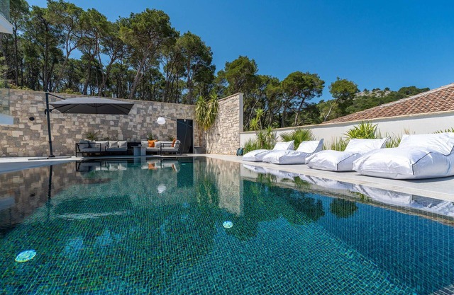 Look forward to this dreamlike villa with sea view, which leaves nothing to be desired!