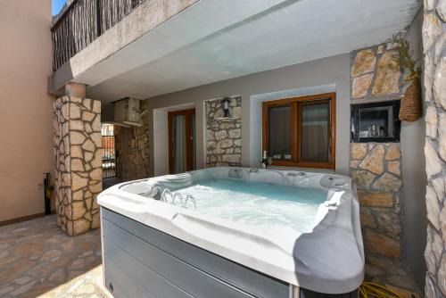 Loro Sauna & Jacuzzi Escape