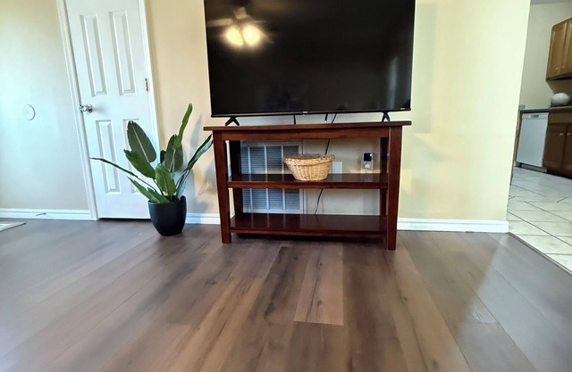 Louisville House: Charming 3-bedroom house in Russellville with Wi-Fi and AC