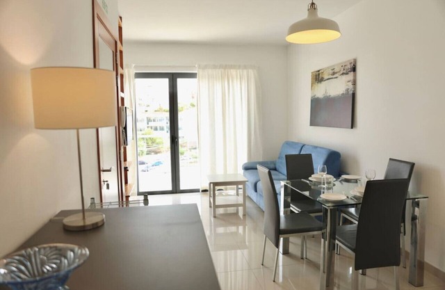 Lovely 1BR home with private balcony in St Julians