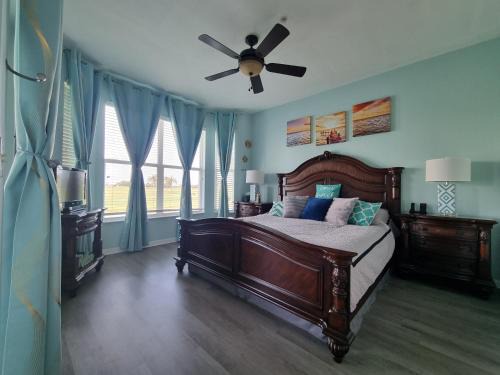 Lovely 2-Bedroom plus Den Condo in Greenlinks Resort