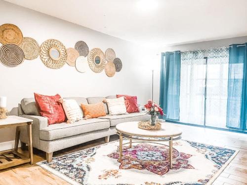 Lovely 3 Bd 2 bath townhome