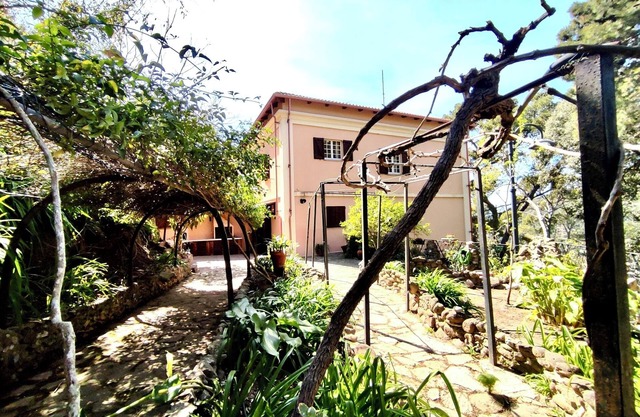 Lovely 3-bedroom sea view with garden