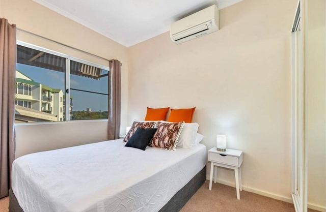 Lovely 3 Bedroom with harbour view